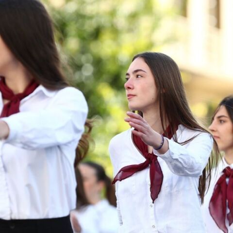 Μαθητές από 22 σχολεία συμμετείχαν στην παρέλαση της Θεσσαλονίκης για την 28η Οκτωβρίου, παρουσία εκπροσώπων της πολιτικής και αυτοδιοικητικής ηγεσίας.