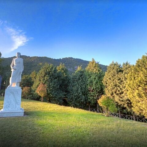 Άλσος Αριστοτέλη: Ακολουθώντας τα βήματα του κορυφαίου φιλοσόφου