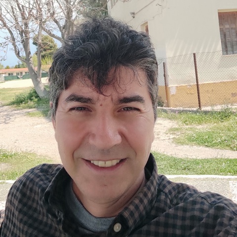 Ο καρδιολόγος, συνθέτης και συγγραφέας Θανάσης Δρίτσας συνομιλεί με τον ποιητή και ιατρό αναισθησιολόγο Βασίλειο Φλαμπουράρη με αφορμή την έκδοση της νέας ποιητικής του συλλογής.