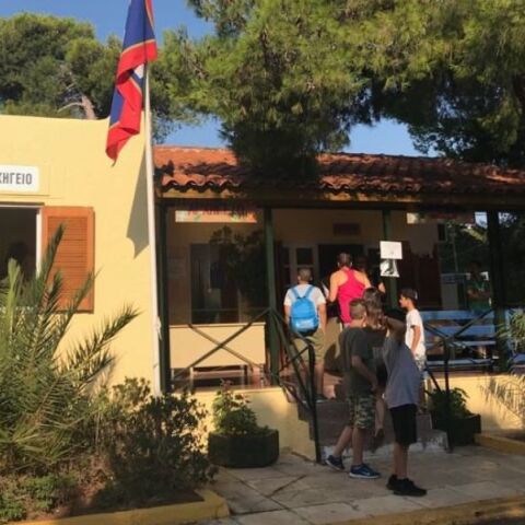 Δήμος Αθηναίων: Μνημόνιο συνεργασίας με το υπουργείο Εξωτερικών για φιλοξενία παιδιών της ομογένειας σε θερινές κατασκηνώσεις.