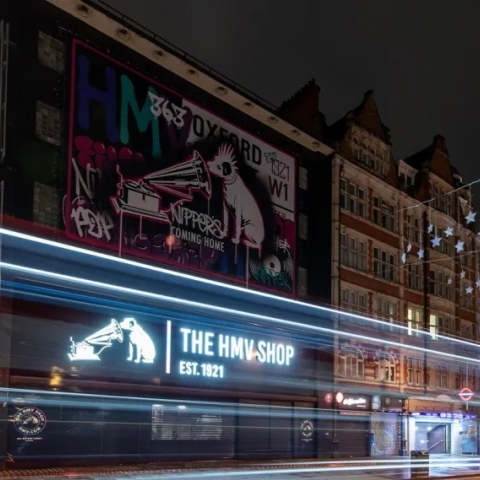 Η HMV άνοιξε ξανά το ιστορικό της κατάστημα στην Oxford Street μετά από τέσσερα χρόνια απουσίας