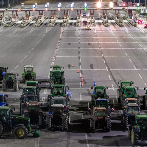 Η πολιτεία στηρίζει τα μπλόκα