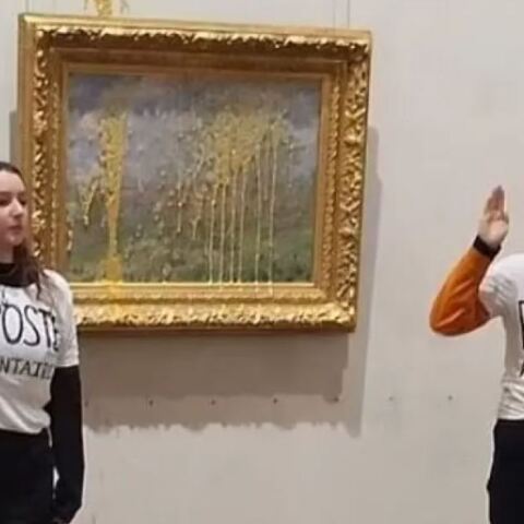 Ακτιβίστριες πέταξαν σούπα και στον πίνακα «Άνοιξη» του Μανέ