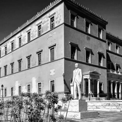 Μια «δικαστική» κοινοβουλευτική χρονιά που κανείς δεν θέλει να θυμάται