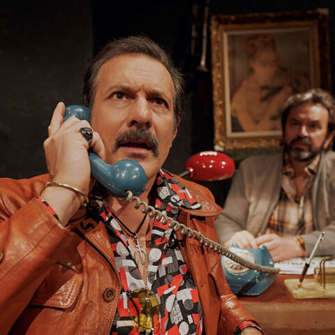 Ο Θανάσης Σαράντος σκηνοθετεί το έργο «Αμερικάνικος Βούβαλος» του David Mamet στο θέατρο Φούρνος. 