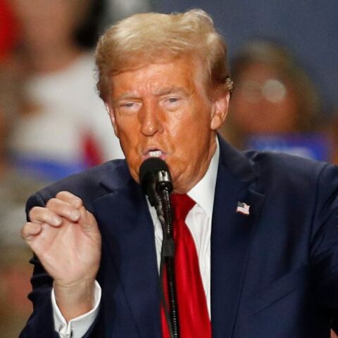 Σε δικαστικό κλοιό ο Τραμπ