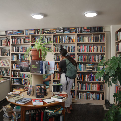 Το Book Garden στο Κουκάκι είναι το φιλανθρωπικό βιβλιοπωλείο της Αθήνας