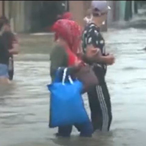 Πλημμυρισμένοι δρόμοι και χιλιάδες εκτοπισμένοι στην Κούβα