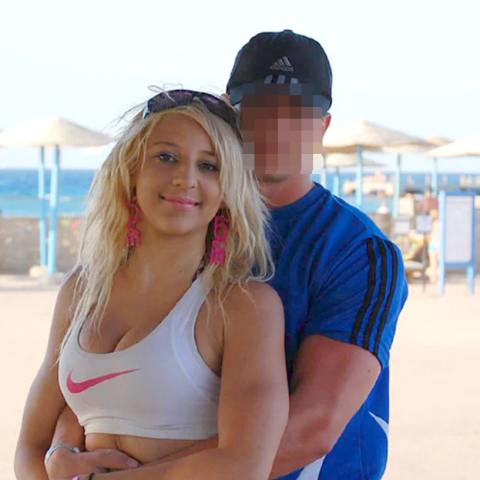 Η 27χρονη Αναστάζια και ο σύντροφός της κατά τη διάρκεια διακοπών τους