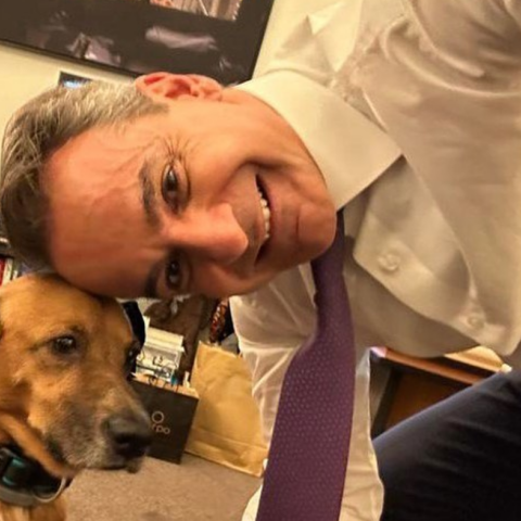 Ο Κυριάκος Μητσοτάκης με τον Peanut