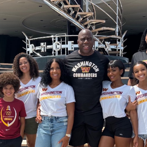   Η οικογένεια Μάτζικ Τζόνσον σε σκάφος για διακοπές στην Ελλάδα 