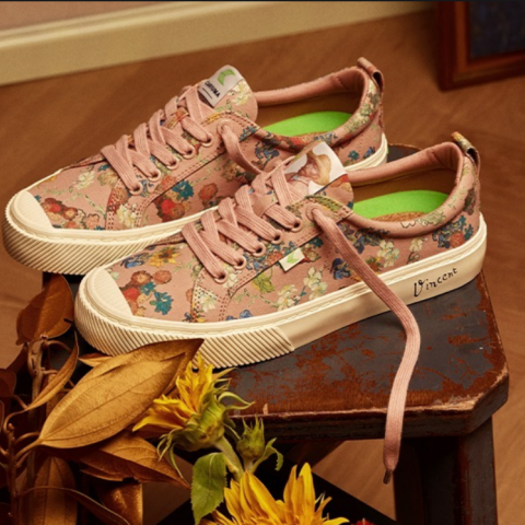 Το Μουσείο Βαν Γκογκ παρουσίασε βιώσιμα αθλητικά υποδήματα