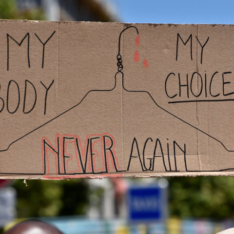 Όταν παιδιά γεννάνε παιδιά