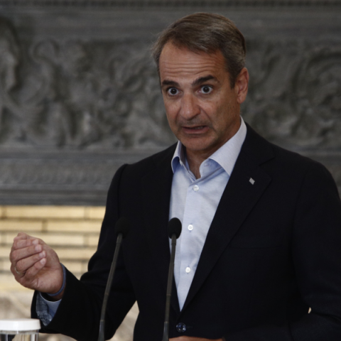 Πιστή στην παράδοση η κυβέρνηση (ξανα)ανακοινώνει λουκέτο στις «λέσχες φιλάθλων»