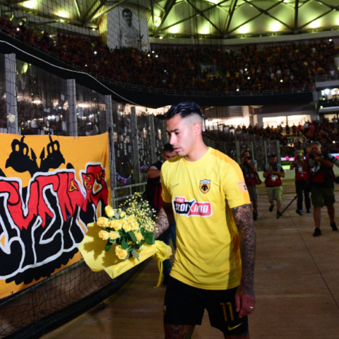 Οι παίκτες άφησαν λουλούδια σε φωτογραφία του 29χρονου 