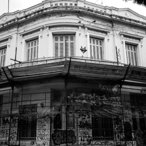 Εξωτερική άποψη του κτηρίου που στεγάζεται ο Σύλλογος Ελλήνων Αρχαιολόγων στην οδό Ερμού στην Αθήνα