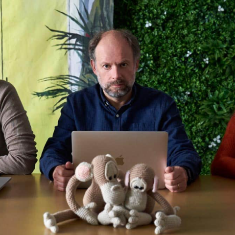 Οι 2 Αλφρέντ: Η εργασία του παραλόγου