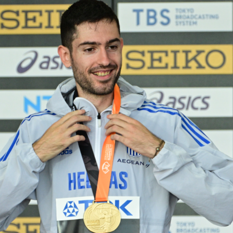 Η απονομή του χρυσού μεταλλίου στον Τεντόγλου