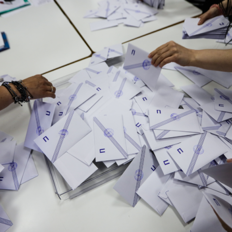 Τοπική ή κομματική αυτοδιοίκηση;