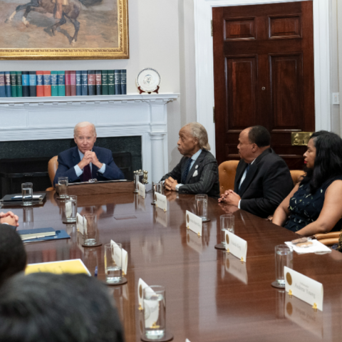 O Τζο Μπάιντεν δέχτηκε στο Λευκό Οίκο την οικογένεια του Μάρτιν Λούθερ Κινγκ