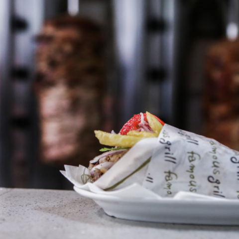 Μα πόσο επιτέλους πρέπει να κάνει ένα σουβλάκι με πίτα;