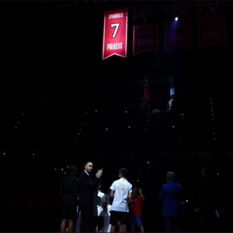 Βασίλης Σπανούλης: Στον «ουρανό» του ΣΕΦ η φανέλα με το Νο7