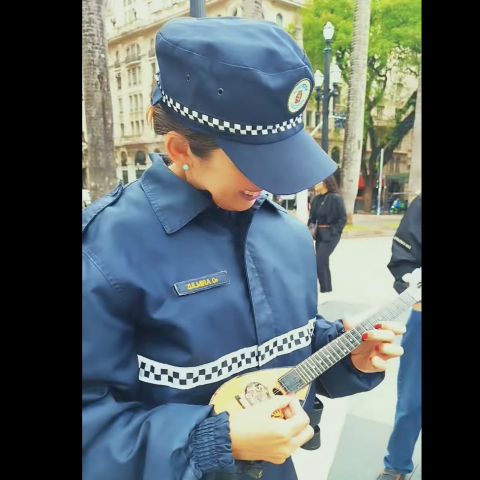 Αστυνομικός παίζει μπαγλαμαδάκι στο Σάο Πάολο