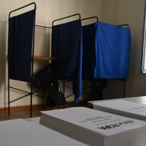 Σήμερα έχουν δικαίωμα ψήφου 5.650.000 Έλληνες, εκ των οποίων μόνο 820.000 ψηφίζουν για Δήμο και Περιφέρεια