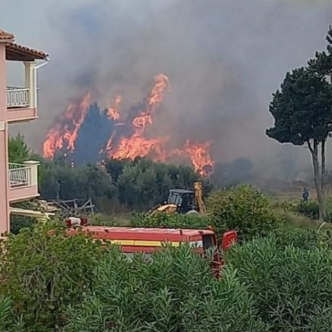 Καλύτερη η εικόνα από τη φωτιά στον Άγιο Στέφανο Κέρκυρας - Ενισχύθηκαν οι πυροσβεστικές δυνάμεις