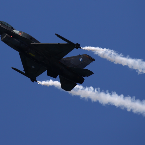 28η Οκτωβρίου: Ο πιλότος που συγκίνησε με το μήνυμά του μίλησε στην ΕΡΤ - «Το να εισπράττεις την χαρά του κοινού είναι κινητήριος δύναμη» 