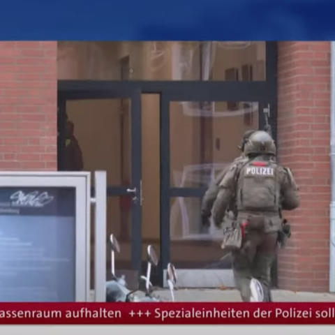 Η αστυνομία σε σχολείο του Αμβούργου όπου υπάρχει αναφορά για παρουσία ενόπλων