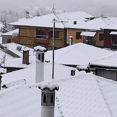 Χιόνια στην Αρναία Χαλκιδικής © Facebook/ Στέργιος Καραστέργιος