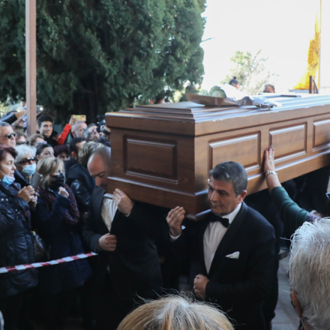 Βασίλης Καρράς κηδεία: Τελευταίο αντίο στον τραγουδιστή