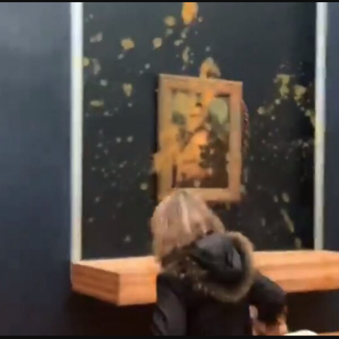 Πέταξαν σούπα στον πίνακα της Μόνα Λίζα στο Μουσείο του Λούβρου