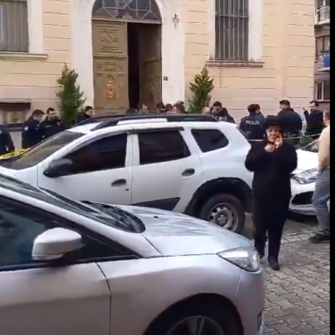Στιγμιότυπο από αστυνομικές δυνάμεις έξω από καθολική εκκλησία στην Τουρκία