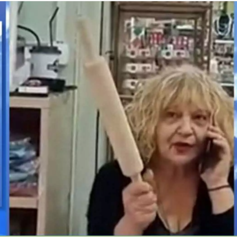 Η ιδιοκτήτρια του μίνι μάρκετ αντιμέτωπη με ληστή