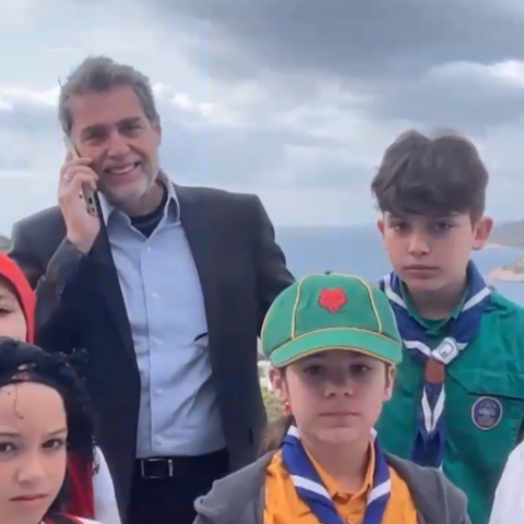 Μαθητές από σχολείο της Βούλας παρέλασαν στο Αγαθονήσι