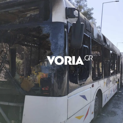 Καταστροφές μετά από φωτιά σε αστικό λεωφορείο στη Θεσσαλονίκη