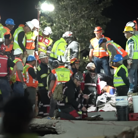Συνεργεία διάσωσης στο κτίριο που κατέρρευσε στη Νότια Αφρική