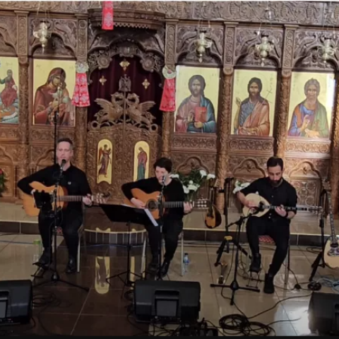 Μουσικοί σε ελληνική εκκλησία στο Μπράιτον της Βρετανίας