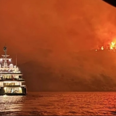 Φωτιά στην Ύδρα