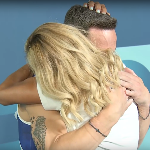 Ο Λευτέρης Πετρούνιας αγκαλιά με τη Βασιλική Μιλλούση