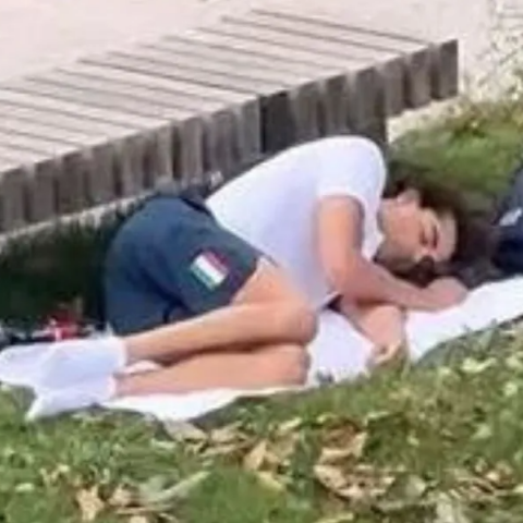 ο Τόμας Τσεκόν κοιμήθηκε στο γρασίδι στο Ολυμπιακό Χωριό