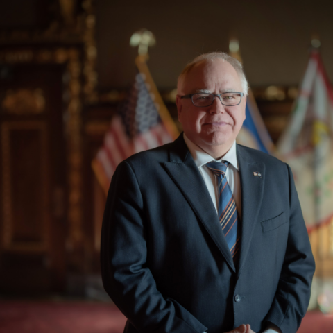 Explainer - Τιμ Γουόλς: Γιατί η Κάμαλα Χάρις τον επέλεξε ως υποψήφιο αντιπρόεδρό της;