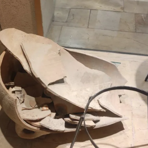 Εικόνα από το σπασμένο βάζο που δόθηκε στη δημοσιότητα από εργαζόμενους στο Μουσείο του Ισραήλ