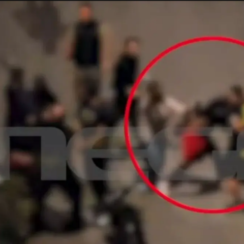 Στιγμιότυπο από το βίντεο ντοκουμέντο στο οποίο έχει καταγραφεί η άγρια συμπλοκή παιδιών και γονέων