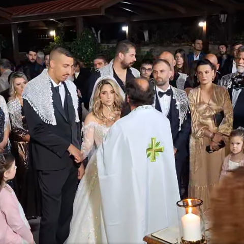 Ζευγάρι στην Κρήτη παντρεύτηκε με ...20 κουμπάρους