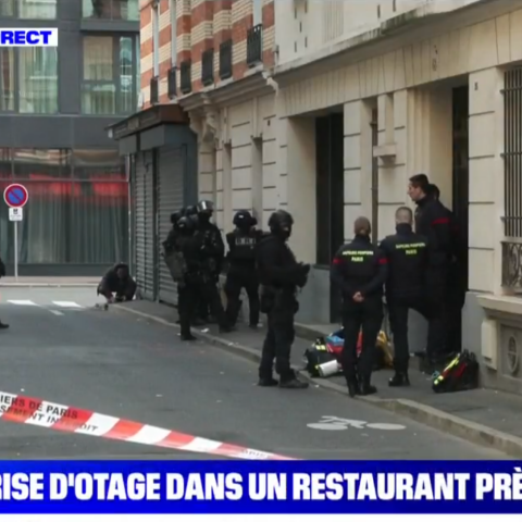 Συναγερμός στο Παρίσι: Άτομο κρατά ομήρους σε εστιατόριο