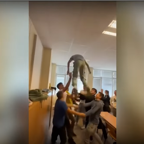 Τι λέει η μητέρα του 13χρονου που τραυματίστηκε στο Superman Challenge 