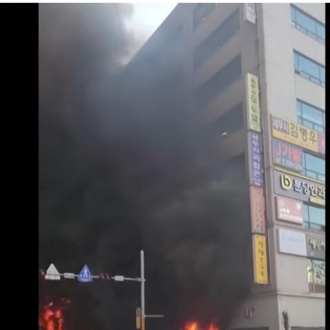 Φωτιά σε κτίριο στη Νότια Κορέα: 12 άτομα στο νοσοκομείο - Δεκάδες διασώθηκαν